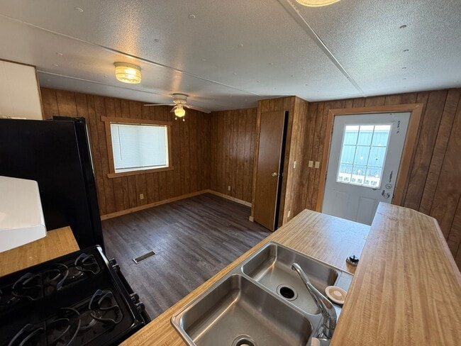 Building Photo - 3 Bed 2 Bath Updated Mobile Home with Fenced Yard and Storage Shed
