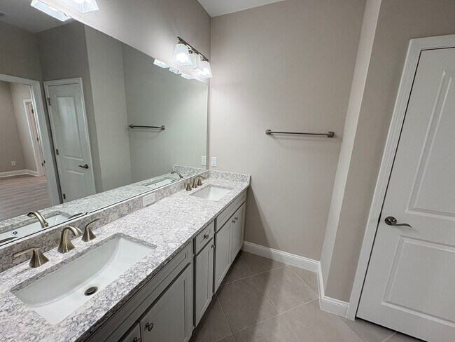 Building Photo - 61 Tropics Ave