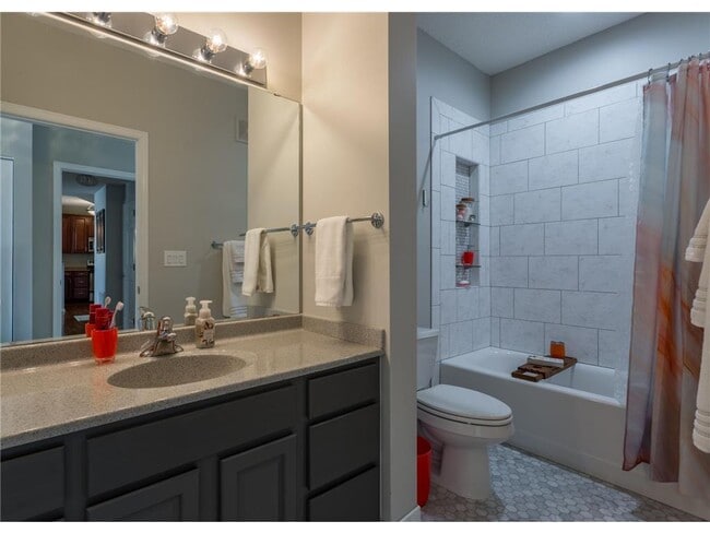 Building Photo - 545 N 1st St