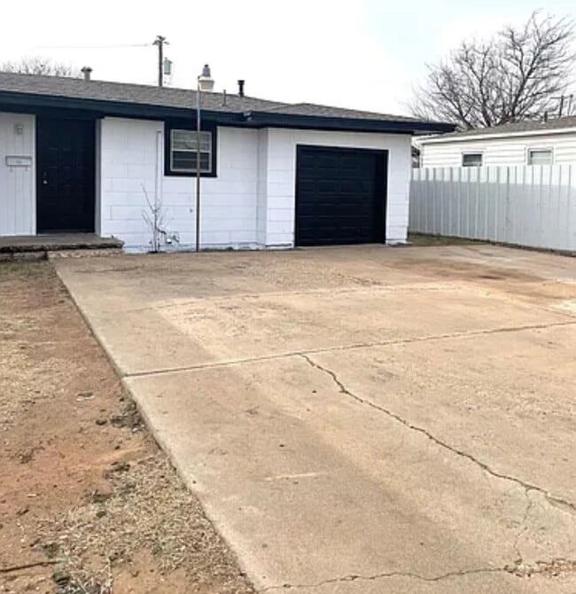 Building Photo - PRE-LEASING for Fall