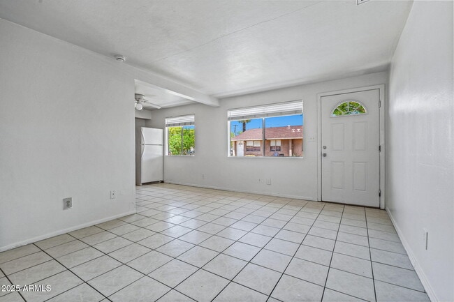 Building Photo - 555 S Bellview