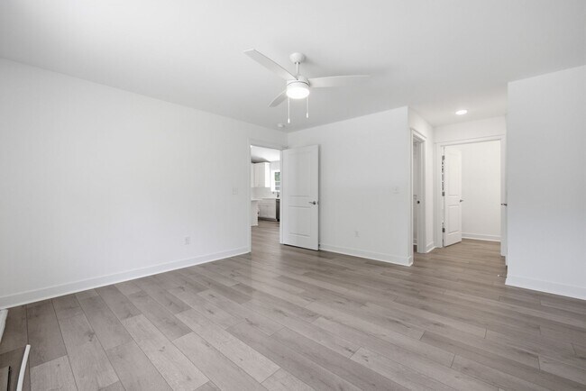 Building Photo - 21169 Baileys Ln