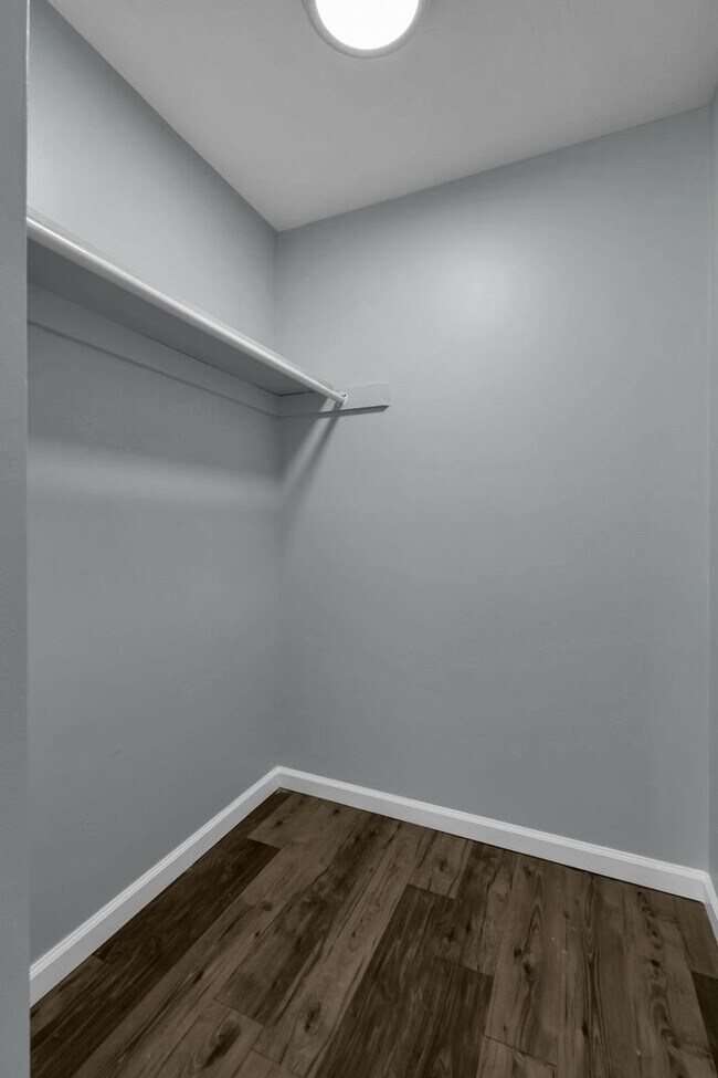 Building Photo - 2 Bedroom Apartment