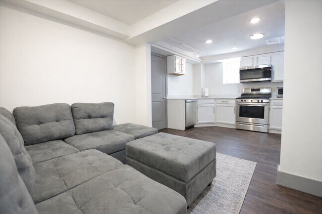 Building Photo - 306 Bryant Ave