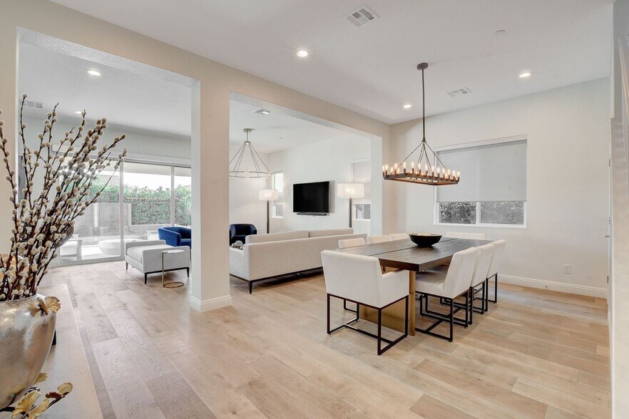 Building Photo - 2567 Speyburn Ave