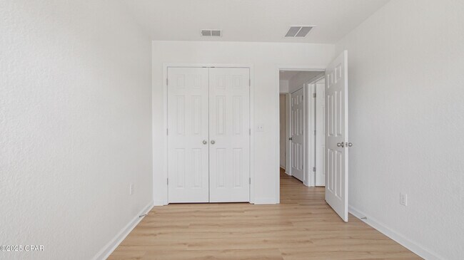 Building Photo - 217 Sand Oak Blvd