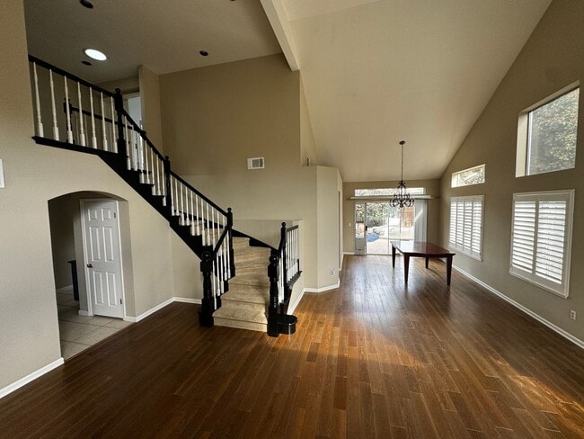 Building Photo - BEAUTIFUL 2 STORY 4 BD, 3 BATH, 3 CAR GARAGE, WITH POOL!