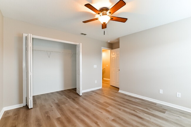 Building Photo - 1382 Karok St