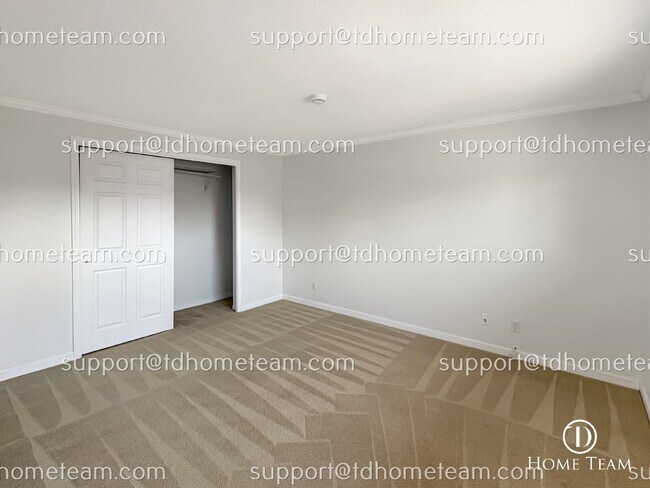 Building Photo - "Charming 3-Bed Home in Renton with Granite Touches & Gleaming Hardwood Floors!"