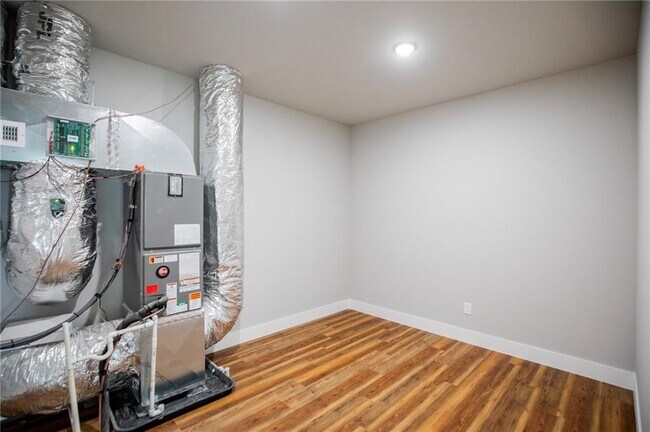 Building Photo - 907 Seaborn Way