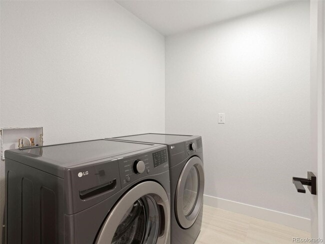 Building Photo - Brand New 3BD, 4BA Half-Duplex in Villa Park with Back Yard