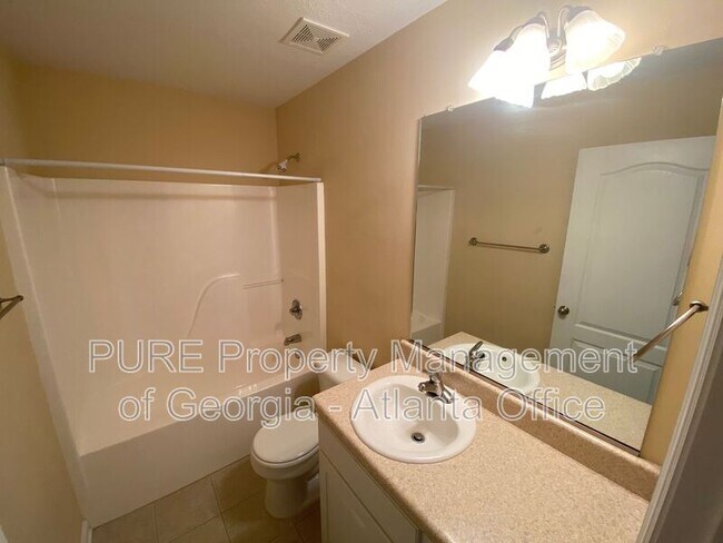Building Photo - 2148 Sylvan Lake Dr
