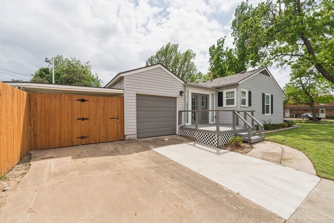 Building Photo - 3815 S Cincinnati Ave