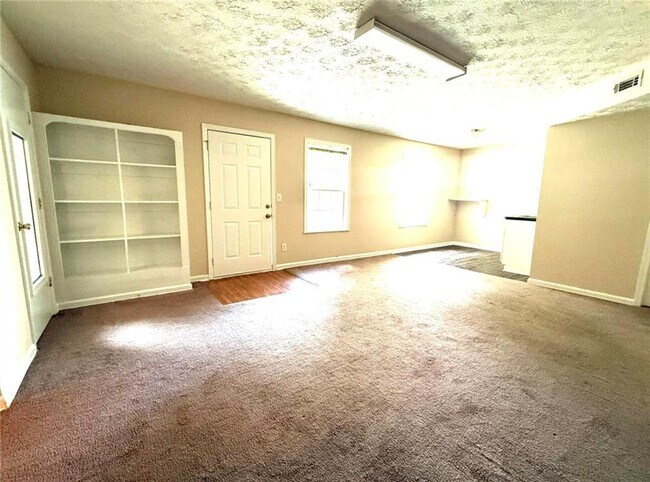 Building Photo - 3683 White Pine Rd