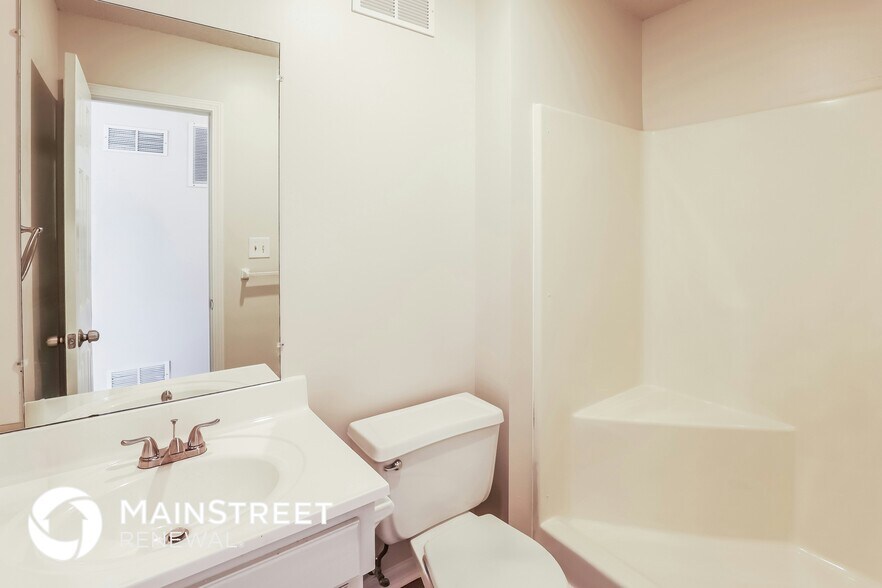 Building Photo - 820 NW Rosaceae Dr