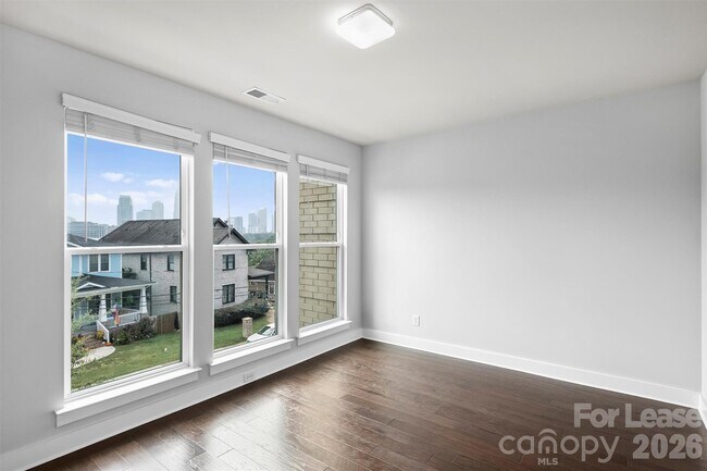 Building Photo - 1555 Duckworth Ave