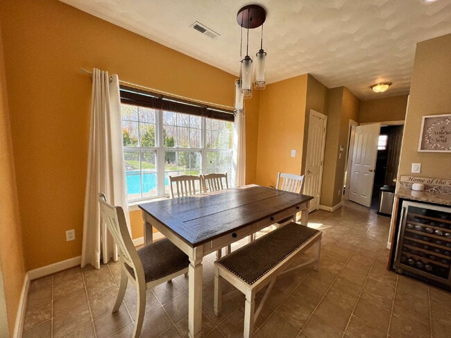 Building Photo - Spacious 4 bedroom home with POOL in sought after neighborhood and schools.