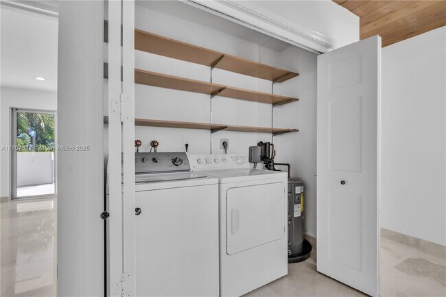 Building Photo - 2089 NE 121st Rd