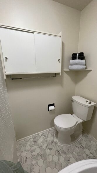 Building Photo - 4400 N Lakewood Blvd