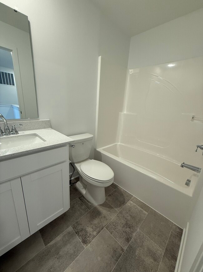 Building Photo - 15138 Farrington Rd