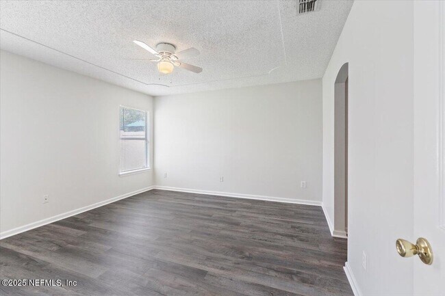 Building Photo - 700 Scarlet View Ct
