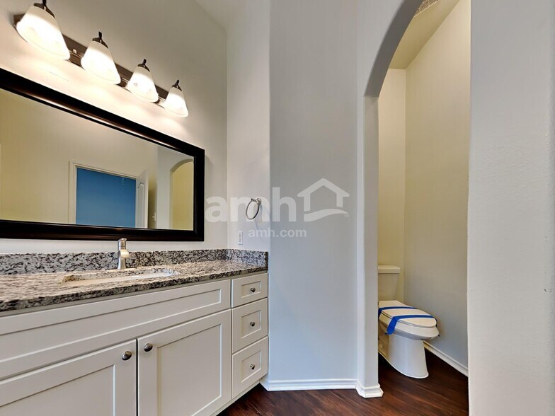 Building Photo - 7702 Summer Dale Dr