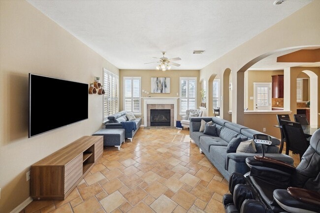 Building Photo - 11215 Royce Palms Dr