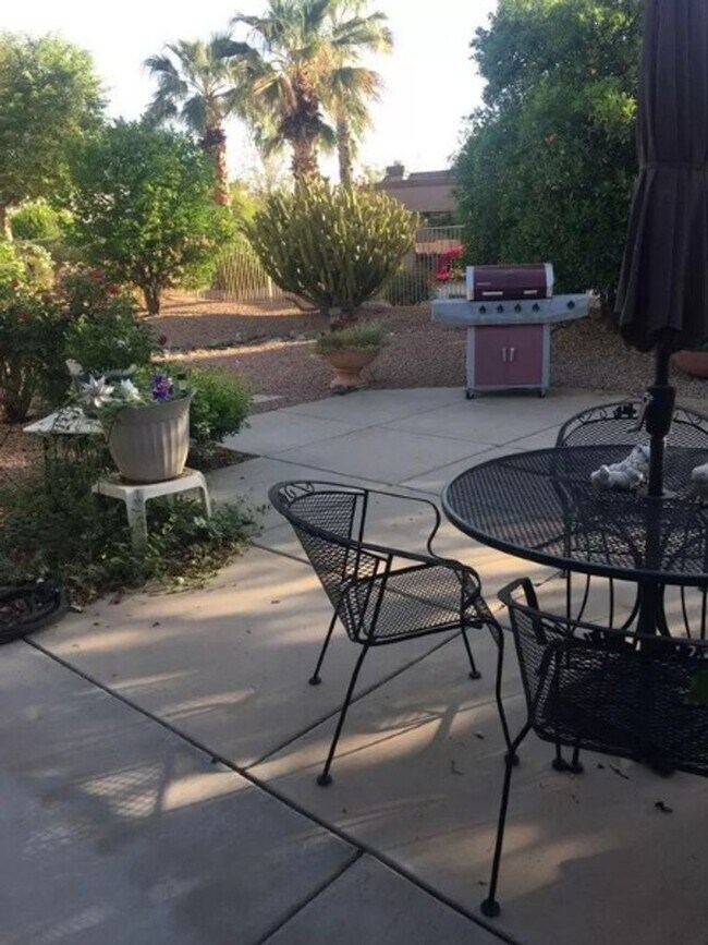 Building Photo - Sun City Grand - Great Adult Community in ...