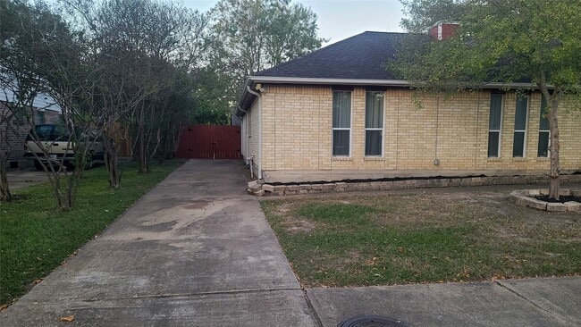 Building Photo - 19538 Hollowlog Dr