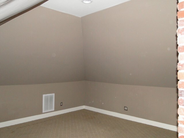 Building Photo - Great Home close to Downtown
