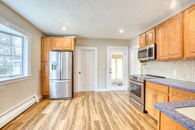 Building Photo - Inviting 3-bedroom, 1.5 bath home nestled in a peaceful and family friendly neighborhood