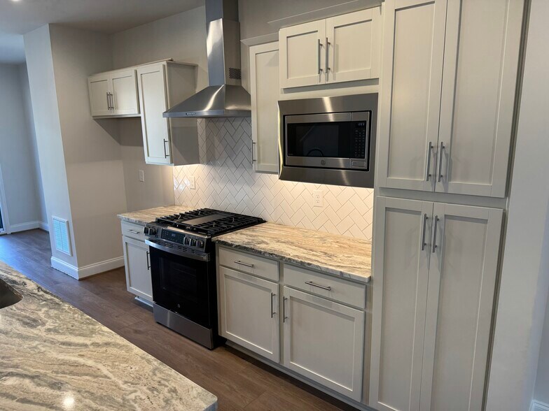 Kitchen - View #1 - 4406 Dominion Forest Cir