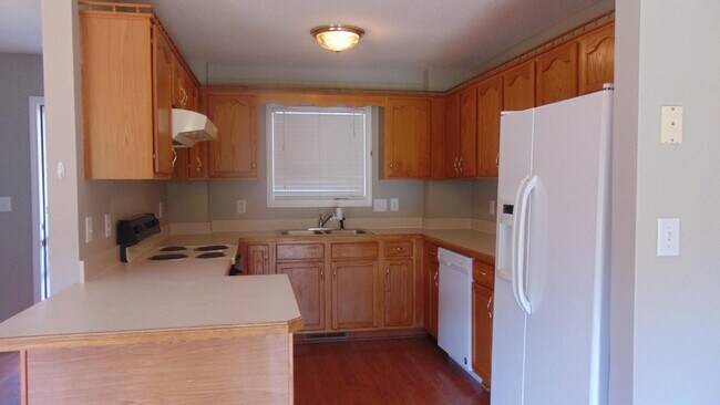 Building Photo - 3 Bedroom 2 Bathroom sitting on 1.08 acres!!