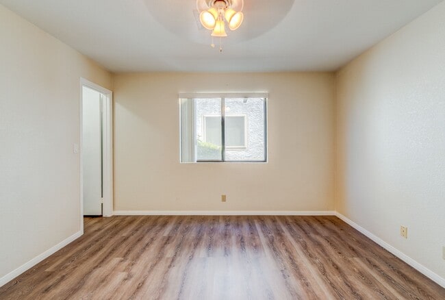 Building Photo - Status: Accepting Applications