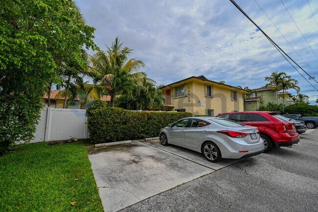 Building Photo - 1250 Miami Rd