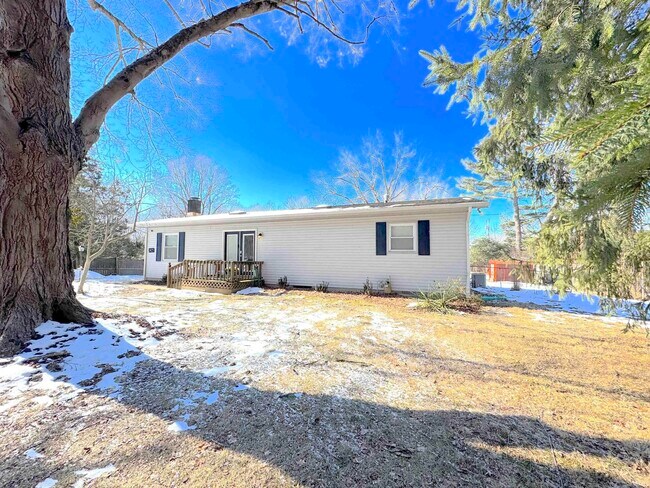 Building Photo - 2425 N Headley Rd