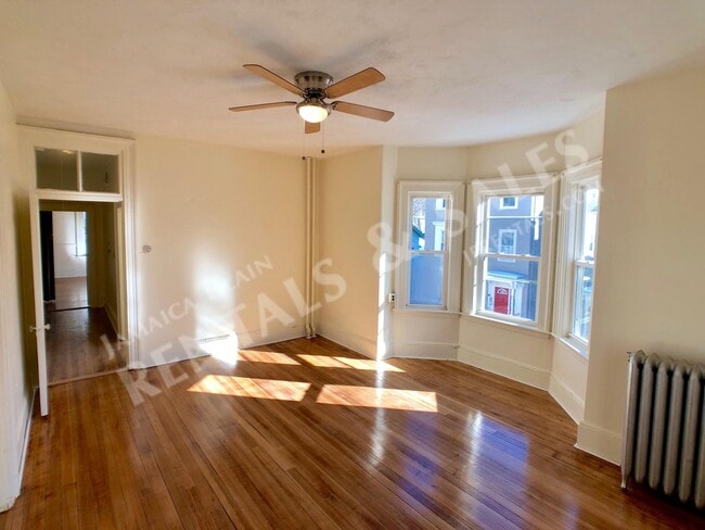 Building Photo - 47 Custer St