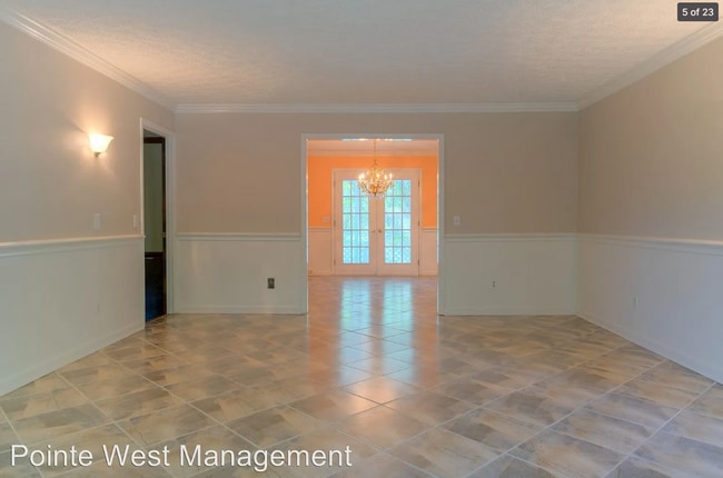 Building Photo - 1602 Greenwood Dr