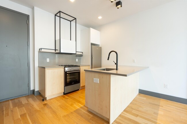 Building Photo - 424 Arlington Ave