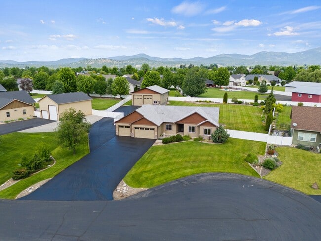 Building Photo - 1981 W Twinkling Star Rd