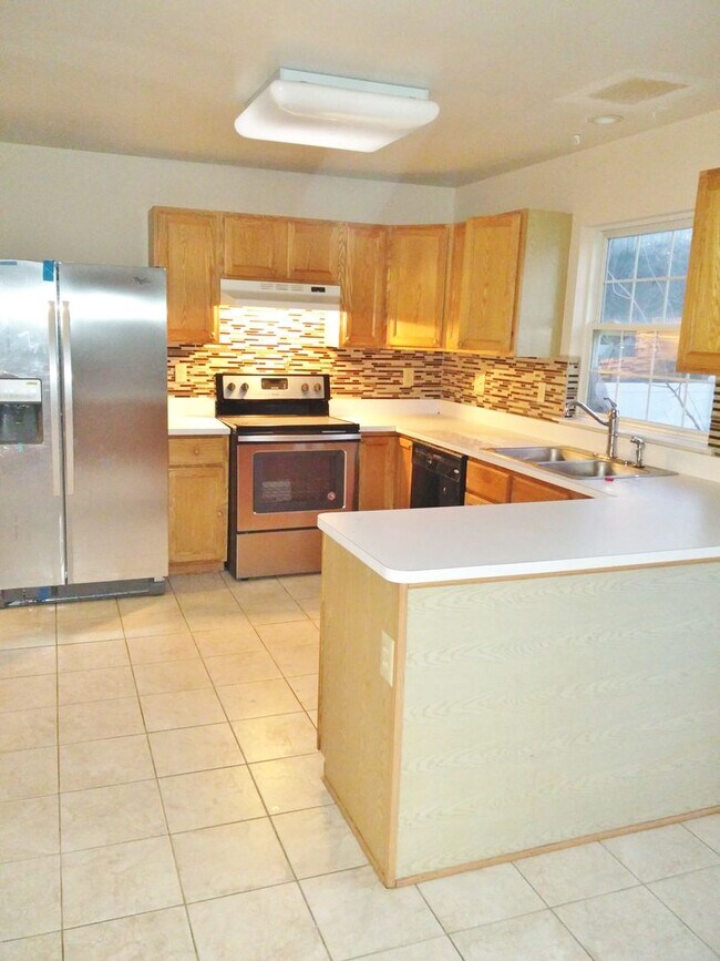 Building Photo - 3-Bedroom Gem in Desirable Sicklerville Ne...