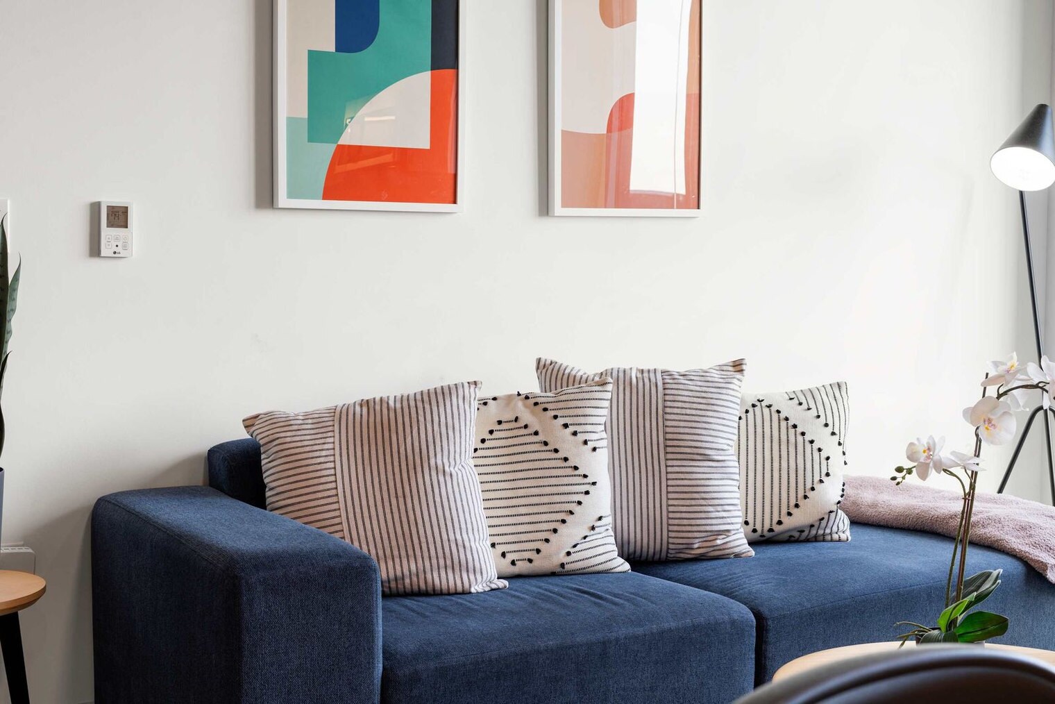 Building Photo - 853 W Blackhawk St