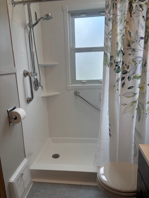 Newer shower unit - 1001 Sunset Ave