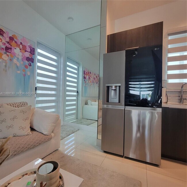 Building Photo - 10435 NW 66th St