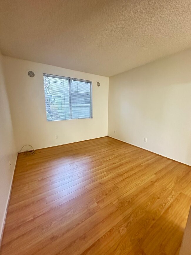 Building Photo - (PENDING APPLICATION) Gated West Lancaster...