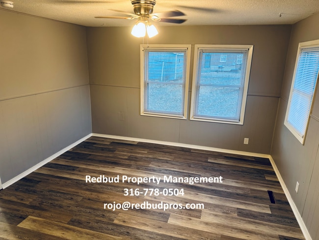 Building Photo - 725 S Barlow St