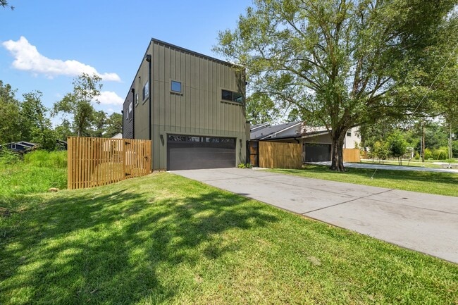 Building Photo - 1420 Primrose St