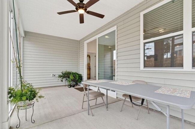 Building Photo - 163 Little Crk Dr