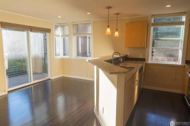 Building Photo - 2Bd/2Ba Seattle Condo