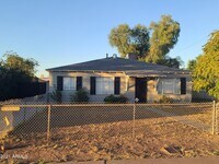 Building Photo - 3422 E Taylor St